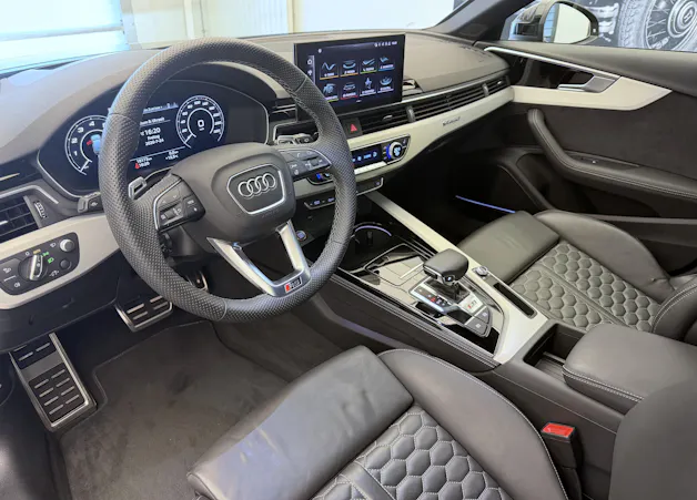 Audi RS4 Avant quattro tiptronic