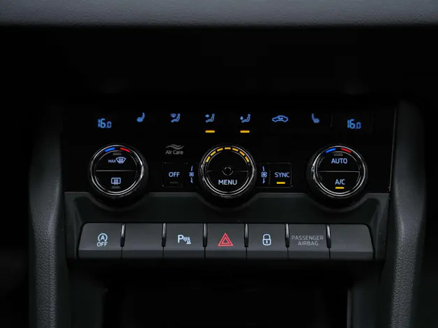 Škoda Karoq 1.5 TSI Selection DSG *Sitzheizung*Lenkradheizung*Rückfahrkamera*