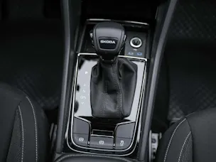 Škoda Karoq 1.5 TSI Selection DSG *Sitzheizung*Lenkradheizung*Rückfahrkamera*