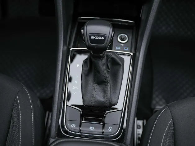 Škoda Karoq 1.5 TSI Selection DSG *Sitzheizung*Lenkradheizung*Rückfahrkamera*