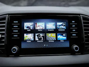 Škoda Karoq 1.5 TSI Selection DSG *Sitzheizung*Lenkradheizung*Rückfahrkamera*
