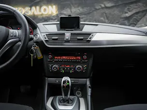 BMW X1 xDrive 20i Steptronic *CH Auto*LED*Sitzheizung*Tempomat*