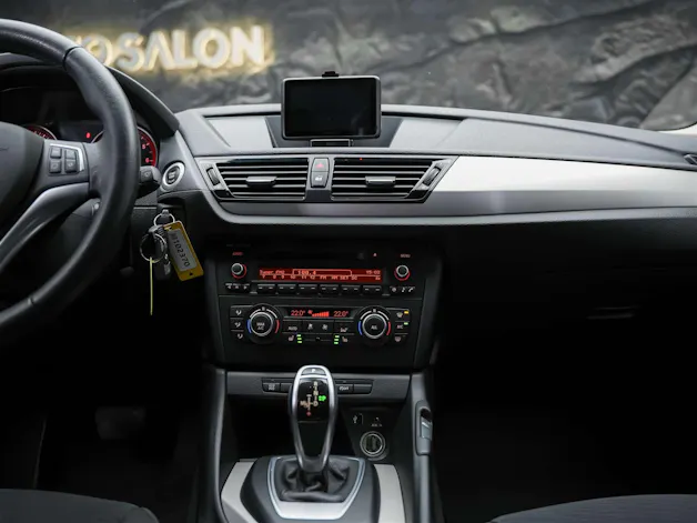BMW X1 xDrive 20i Steptronic *CH Auto*LED*Sitzheizung*Tempomat*