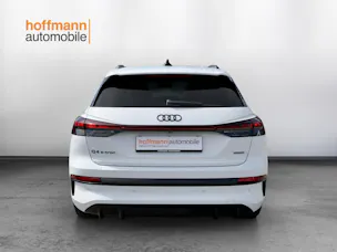 AUDI Q4 e-tron SUV quattro performance Swiss Ski