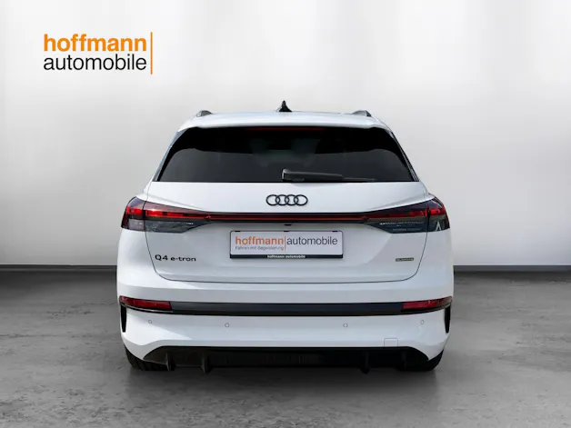 AUDI Q4 e-tron SUV quattro performance Swiss Ski