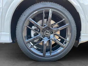 AUDI Q4 e-tron SUV quattro performance Swiss Ski