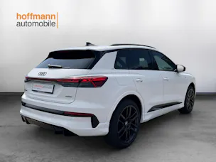 AUDI Q4 e-tron SUV quattro performance Swiss Ski