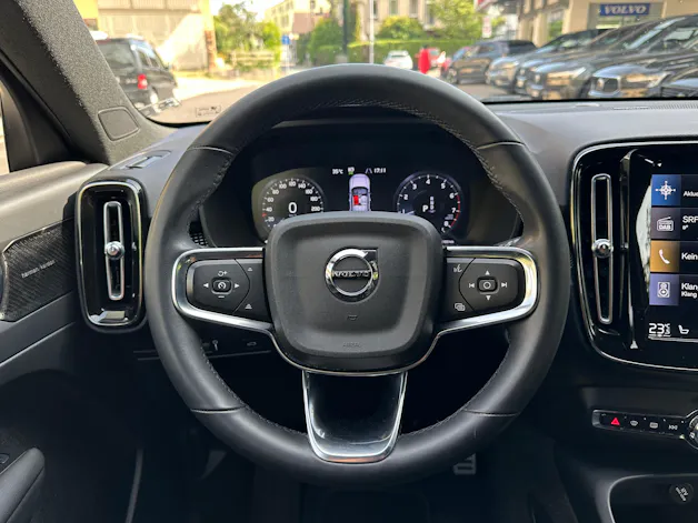 Volvo XC40 B4 Benzin Mild Hybrid AWD R-Design Geartronic