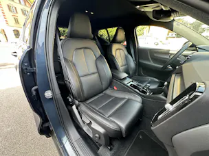 Volvo XC40 B4 Benzin Mild Hybrid AWD R-Design Geartronic