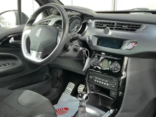 DS Automobiles AUTOMOBILES DS3 1.2 VTi SO Irresistent