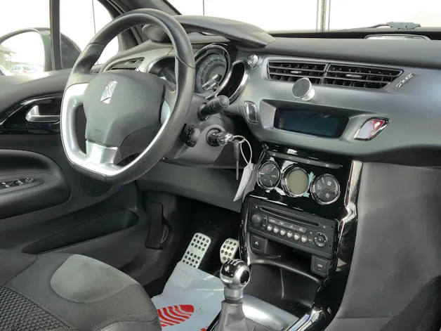 DS Automobiles AUTOMOBILES DS3 1.2 VTi SO Irresistent