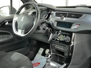 DS Automobiles AUTOMOBILES DS3 1.2 VTi SO Irresistent