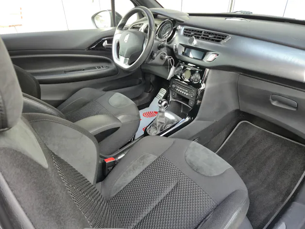 DS Automobiles AUTOMOBILES DS3 1.2 VTi SO Irresistent