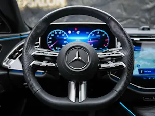Mercedes-Benz E 220 d 4Matic 9G-Tronic *Werksgarantie*Superscreen*Burmester Soundsystem*360° Kamera*