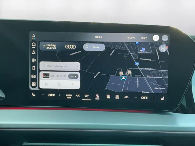 Audi Q4 e-tron SUV quattro performance Swiss Ski