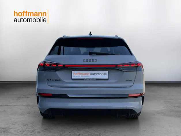 Audi Q4 e-tron SUV quattro performance Swiss Ski