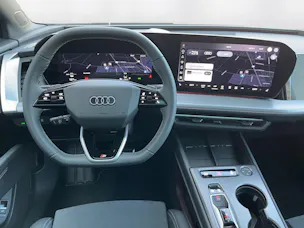 Audi Q4 e-tron SUV quattro performance Swiss Ski