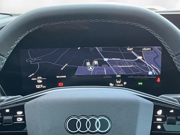 Audi Q4 e-tron SUV quattro performance Swiss Ski