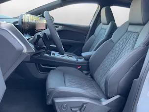 Audi Q4 e-tron SUV quattro performance Swiss Ski