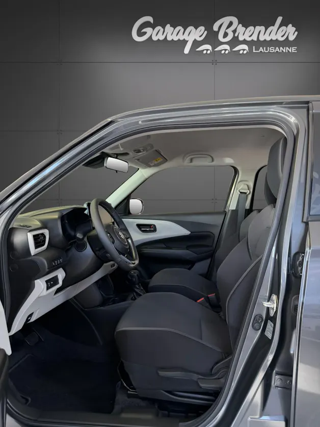 Suzuki Swift 1.2 Sakura Hybrid