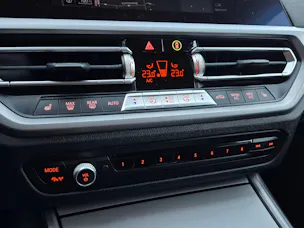 BMW 330e x DriveTouring Steptronic