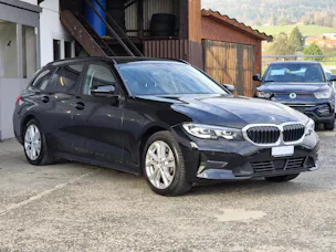 BMW 330e x DriveTouring Steptronic