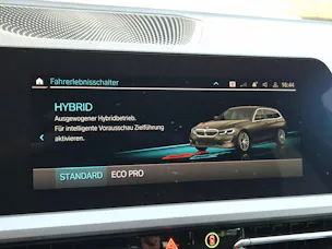 BMW 330e x DriveTouring Steptronic