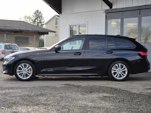 BMW 330e x DriveTouring Steptronic