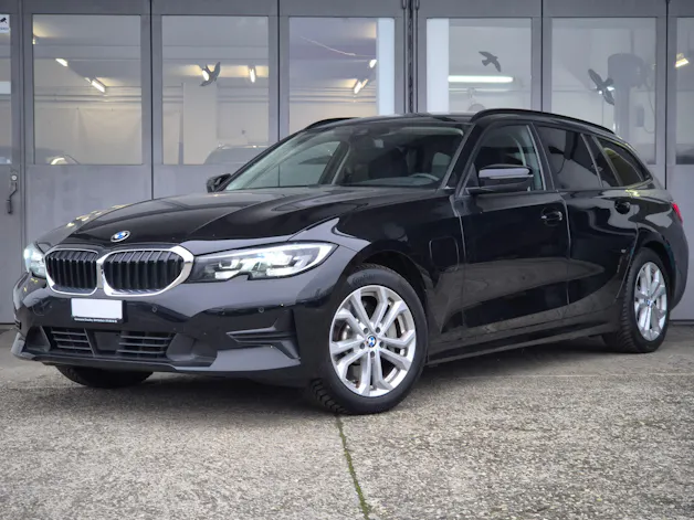 BMW 330e x DriveTouring Steptronic