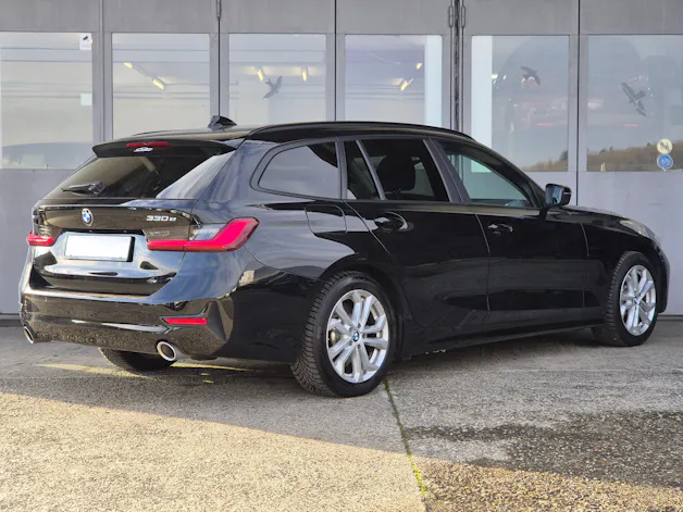 BMW 330e x DriveTouring Steptronic
