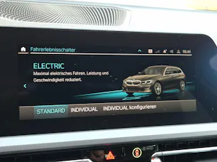 BMW 330e x DriveTouring Steptronic