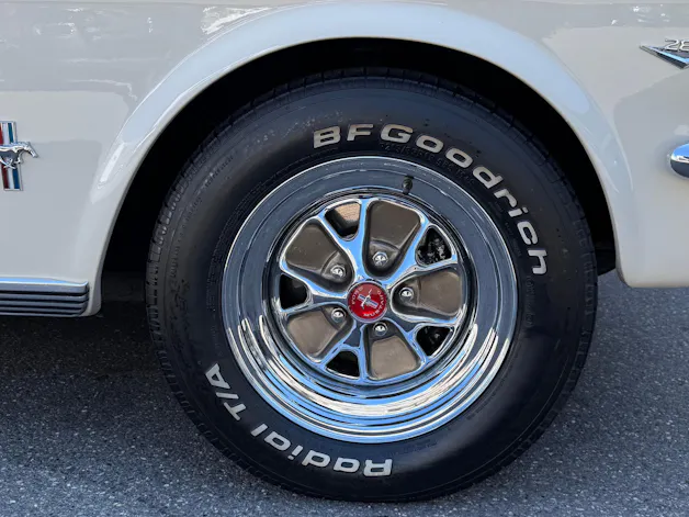FORD V8 Fastback 302