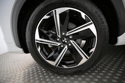 MITSUBISHI ECLIPSE CROSS 9