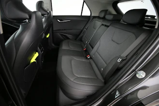 https://vehicle.imgix.net/4410465/0d6305d0-1f4d-42ba-91d9-3296f692078d.jpg