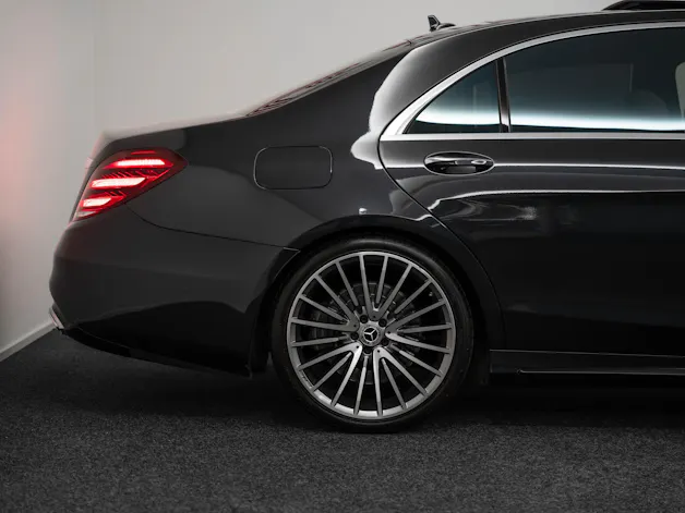 MERCEDES-BENZ S 560 V8 AMG Line 4matic lang