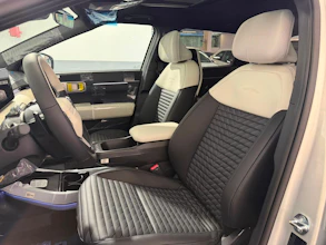https://vehicle.imgix.net/4410516/106a14f7-f870-4f92-a0cd-fc9d7cdbbf72.jpeg