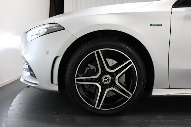 MERCEDES-BENZ A 250 e AMG Line