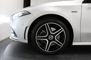 Fahrzeugbild MERCEDES-BENZ A 250 e AMG Line