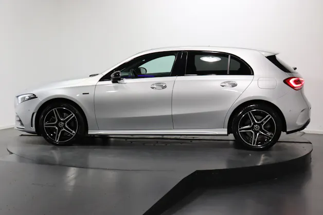 MERCEDES-BENZ A 250 e AMG Line