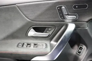 MERCEDES-BENZ A 250 e AMG Line