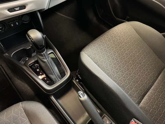 Suzuki Swift 1.2 Sakura Hybrid