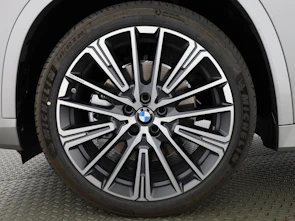 Fahrzeugbild BMW X1 30e xDrive paddles