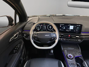 https://vehicle.imgix.net/4410726/94003081-541e-4618-85ff-f0f1e3ec6bd9.jpg
