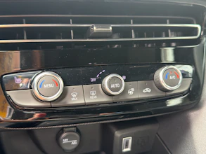 https://vehicle.imgix.net/4410769/a9094b37-e852-4ad3-979f-99914b56f2e4.jpg