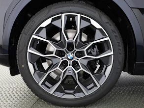 https://vehicle.imgix.net/4410783/e0fef38e-afd4-4af1-9350-f1496c4abf1d.jpg