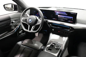 image du véhicule BMW 330e xDrive SAG Touring