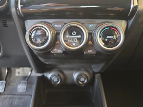 https://vehicle.imgix.net/4410842/233786d3-6679-477f-b43b-5e3fb85f55ce.jpg