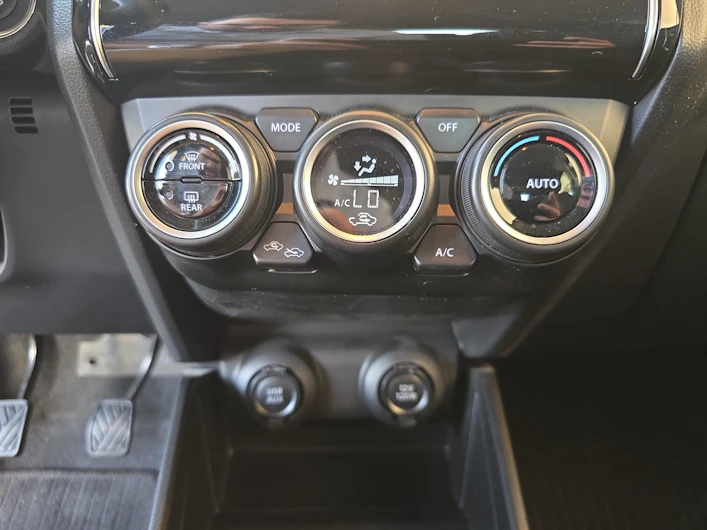 Fahrzeugbild SUZUKI SWIFT