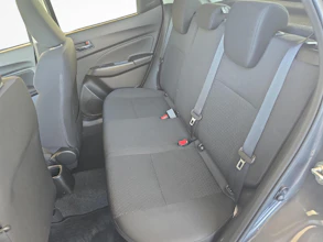 https://vehicle.imgix.net/4410842/82b60a1e-95ab-4e6e-a2cb-6841e234781a.jpg