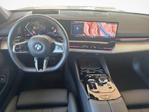 https://vehicle.imgix.net/4410845/6d4b3492-6ac3-4677-abb6-2a5914f71ec7.jpg
